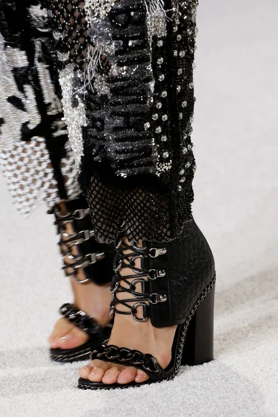 Look 12